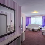 Hotel семеен кристал