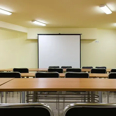 酒店 семеен кристал 斯莫梁