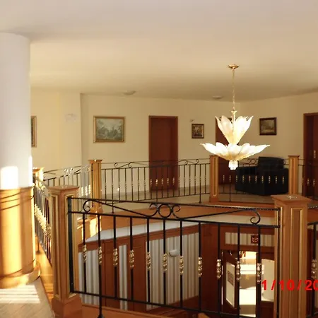 Hotel семеен кристал