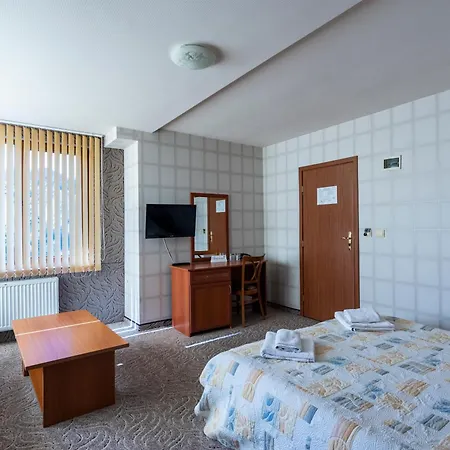 酒店 семеен кристал 3*