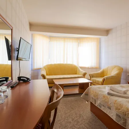 семеен кристал Hotel Smolyan