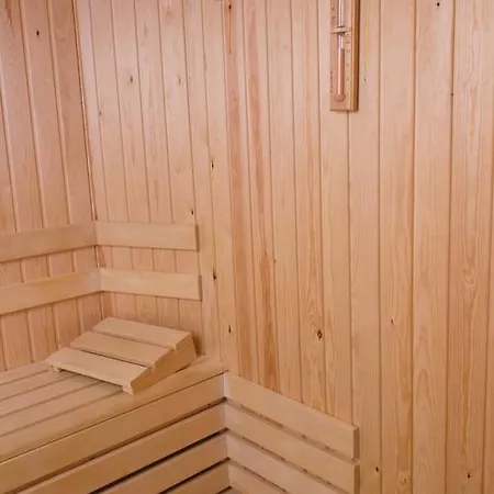 Hotel семеен кристал 3*