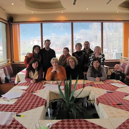 семеен кристал 酒店 斯莫梁