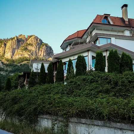 семеен кристал