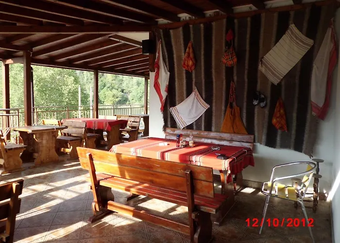 Hotel семеен кристал 3*