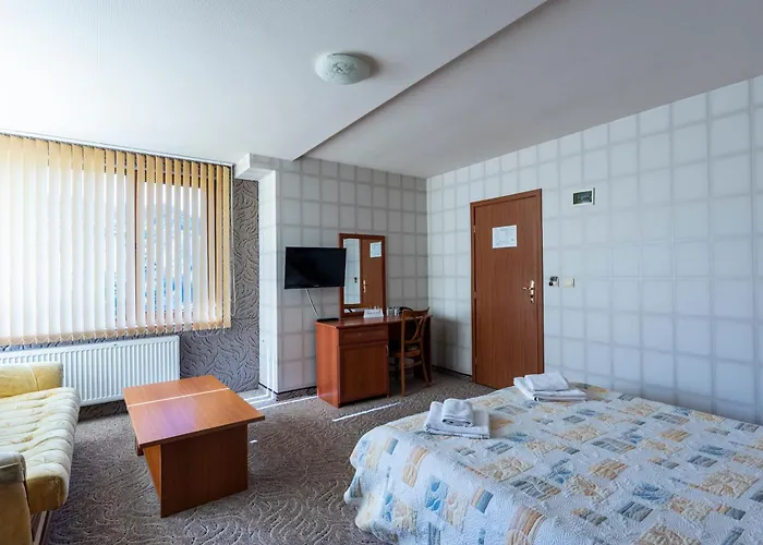 Hotel семеен кристал 3*