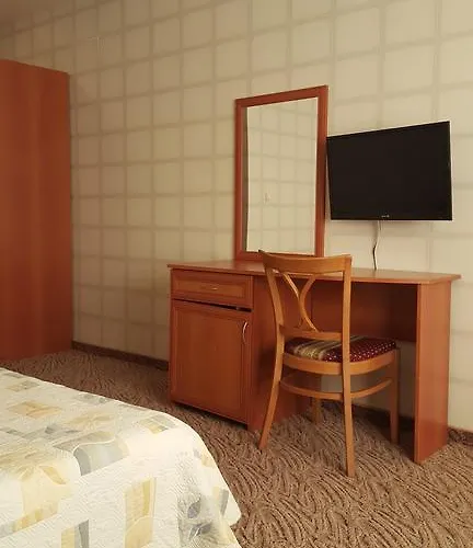 Hotel семеен кристал 3*