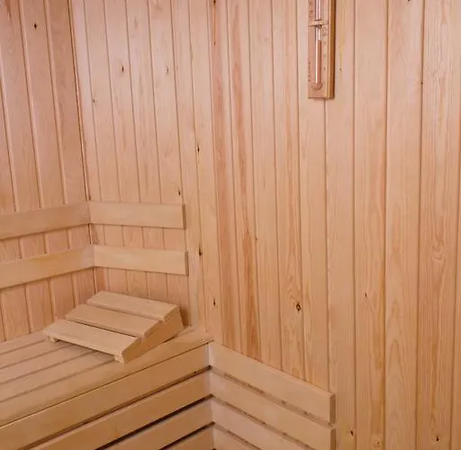 Hotel семеен кристал 3*