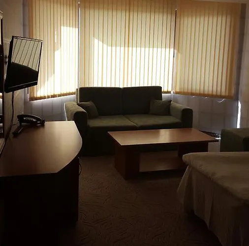 Hotel семеен кристал 3*