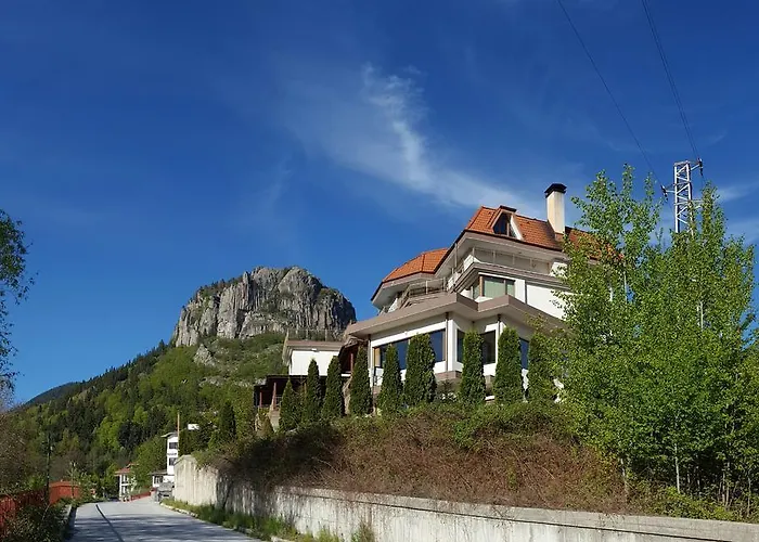 Hotel семеен кристал