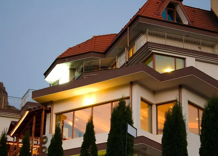 семеен кристал Hotel